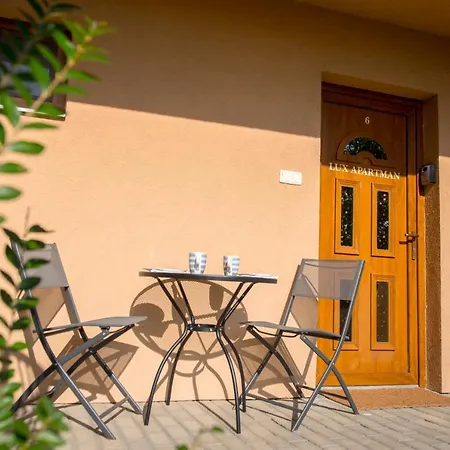 Lux Apartman Apartment Cserkeszolo