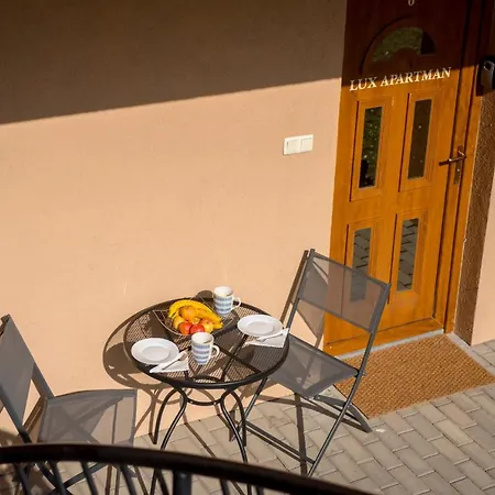 Lux Apartman Apartment